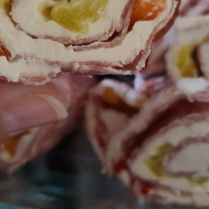 SALAMI AND CREAM CHEESE ROLL UP