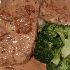 PORK MEDALLIONS WITH BLUE CHEESE SAUCE
