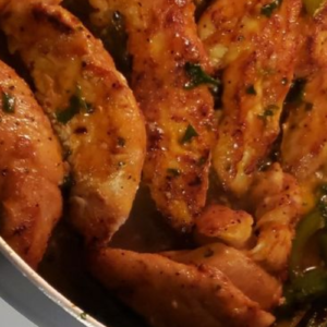 LEMON GARLIC BUTTER CHICKEN TENDERS AND GREEN BEANS SKILLET