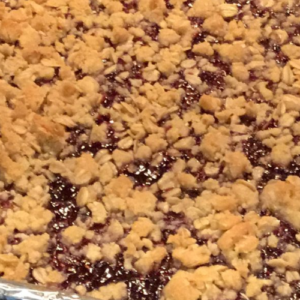 THESE RASPBERRY OATMEAL CRUMBLE BARS ARE INSANELY DELICIOUS