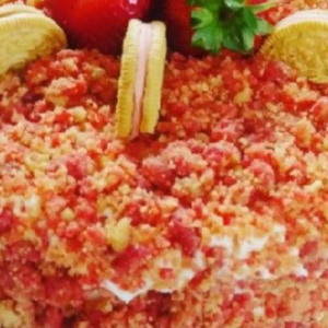 STRAWBERRY SHORTCAKE CRUNCH CAKE WITH CREAM CHEESE FROSTING