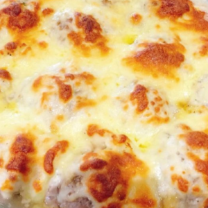 BOIL POTATOES AND SLICE THEM. ARRANGE WITH MEATBALLS AND CHEESE AND BAKE FOR A DELICIOUS FRENCH TREAT – GRATIN PARMENTIER