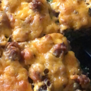 KETO LOW-CARB BACON, EGG, AND SPINACH BREAKFAST CASSEROLE