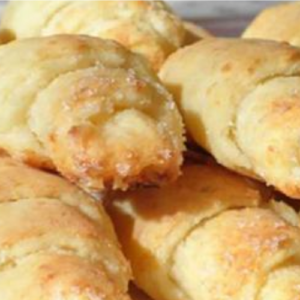 Delicious and delicate cheese dough cones – tasty treats with an aromatic cinnamon filling!