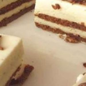 This wonderful cake is ready in just 20 minutes. An excellent dessert for all sweet lovers!