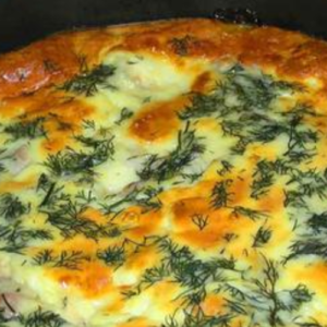 Chicken breast in cheese sauce and baked eggs – in just 30 minutes you can enjoy a hearty dinner!
