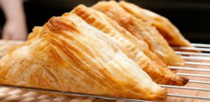 Homemade puff pastry, ready in 10 minutes! A brilliant recipe not to be missed!