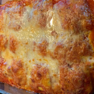 THIS QUICK & EASY BAKED RAVIOLI CASSEROLE IS A FAMILY FAVORITE DINNER RECIPE FOR BUSY WEEKNIGHT MEALS