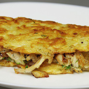 Draniki with “Family” chicken – a tasty and appetizing dish made from ordinary ingredients!