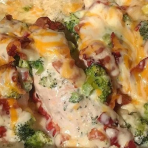 THIS EASY BAKED RANCH CHICKEN WITH BROCCOLI & BACON IS A ONE-PAN MEAL MADE IN A CASSEROLE DISH