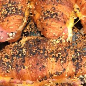 HOW TO MAKE A HAM AND CHEESE CROISSANT BREAKFAST SANDWICH