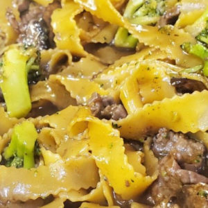 GARLIC BEEF AND BROCCOLI NOODLES