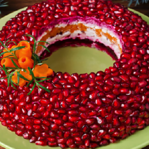 An incredible snack for an effective festive meal: extraordinary “Pomegranate Bracelet” salad.