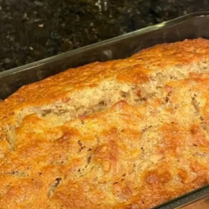 MOIST BANANA AND WALNUT POUND LOAF CAKE