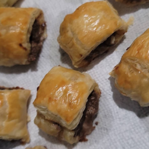 SAUSAGE ROLLS: A PARTY FAVORITE THAT’S EASIER TO MAKE THAN YOU THINK!