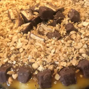 SNICKERS CHEESECAKE
