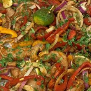 HEALTHY SHEET PAN CHICKEN FAJITAS RECIPE