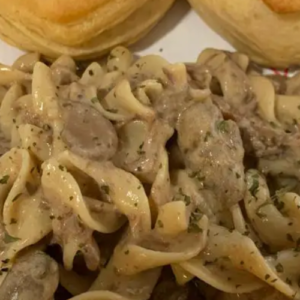 SLOW COOKER BEEF STROGANOFF