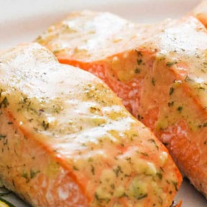 Light mustard salmon papillotes