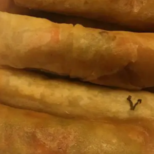 EASY TO MAKE AND FREEZE: ENJOY CRISPY SPRING ROLLS ANY TIME