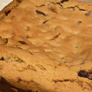 BROOKIES (BROWNIE + CHOCOLATE CHIP COOKIE)