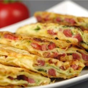 Pizza lovers will understand what it’s all about – a homemade snack ready in just 10-15 minutes, which does not give in to pizza at all!!