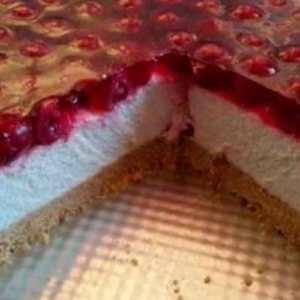 Delicious no-bake cherry cheesecake!
