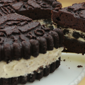 How to Make a Giant Oreo Cake
