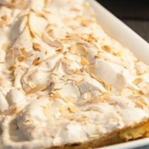 A delicious Norwegian cake – a fine dessert with vanilla and meringue that conquers from the first!