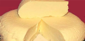 Homemade cheese, without vinegar or citric acid! Learn how to turn 2 l of milk into 1 kg of delicious cheese!