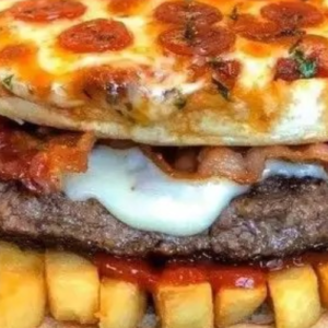 IRRESISTIBLE PIZZA BURGER PIE: A FUSION OF TWO FAVORITES!
