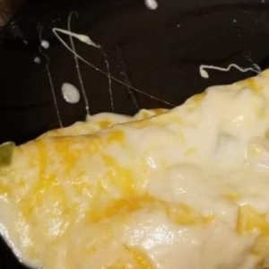 EASY CREAMY WHITE CHICKEN ENCHILADAS
