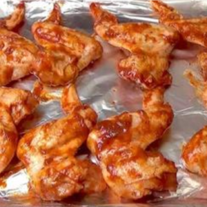 Spicy chicken wings: a tasty meal to make in the oven