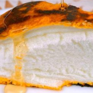 Fluffy cake in a pan: the recipe for a quick and delicious dessert