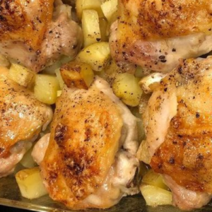 MAPLE-GARLIC ROASTED CHICKEN AND POTATOES: A FLAVORFUL DELIGHT!