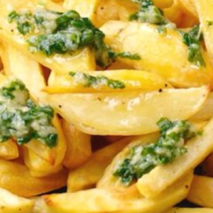Garlic potatoes: the perfect side dish ready in few minutes!