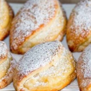 QURK POCKETS FILLED WITH VANILLA PUDDING