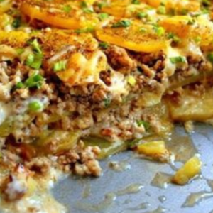 Mmmmm really the top hammer! – Potato mince casserole in cheese sauce..