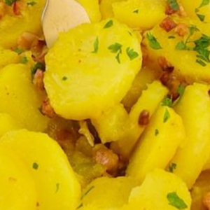 Get the best potatoes ever with this recipe’s magic sauce. Just see as chef flips this over