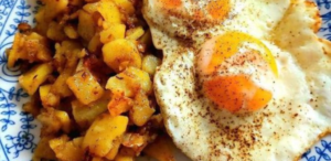 Fried potatoes with fried eggs recipe