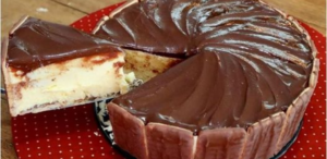 This cake tastes really delicious and is quick to prepare: Philadelphia cake with chocolate icing