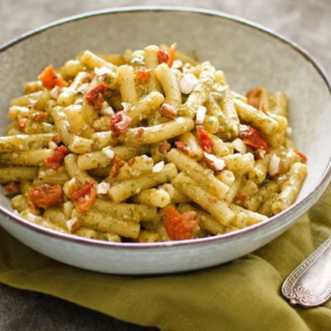 Pasta with fennel pesto: the recipe for a rustic and fragrant starter