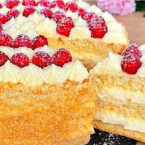 Three-layers fluffy cake: the recipe for a dessert that melts in your mouth