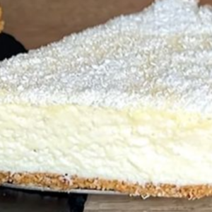 Coconut and white chocolate cheesecake: the delicious no-bake dessert