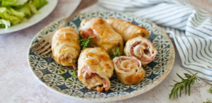 Turkey rolls: the tasty recipe for rolls stuffed with ham and cheese