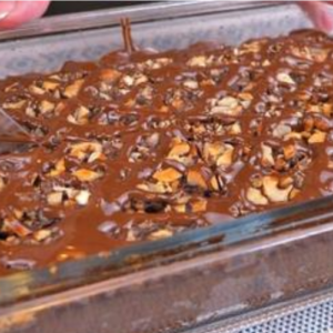 How to make a light, crumbly, and delicious chocolate cake: the easy recipe