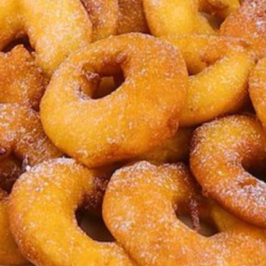 Fluffy apple cinnamon fritters: a delicious snack that the whole family will love