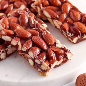 Almond brittle: the recipe for the delicious Christmas dessert