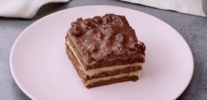 Biscuit cake with cream and chocolate: the no-bake dessert