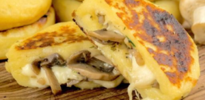 Mushroom stuffed potato cakes: they are delicious not to try!
